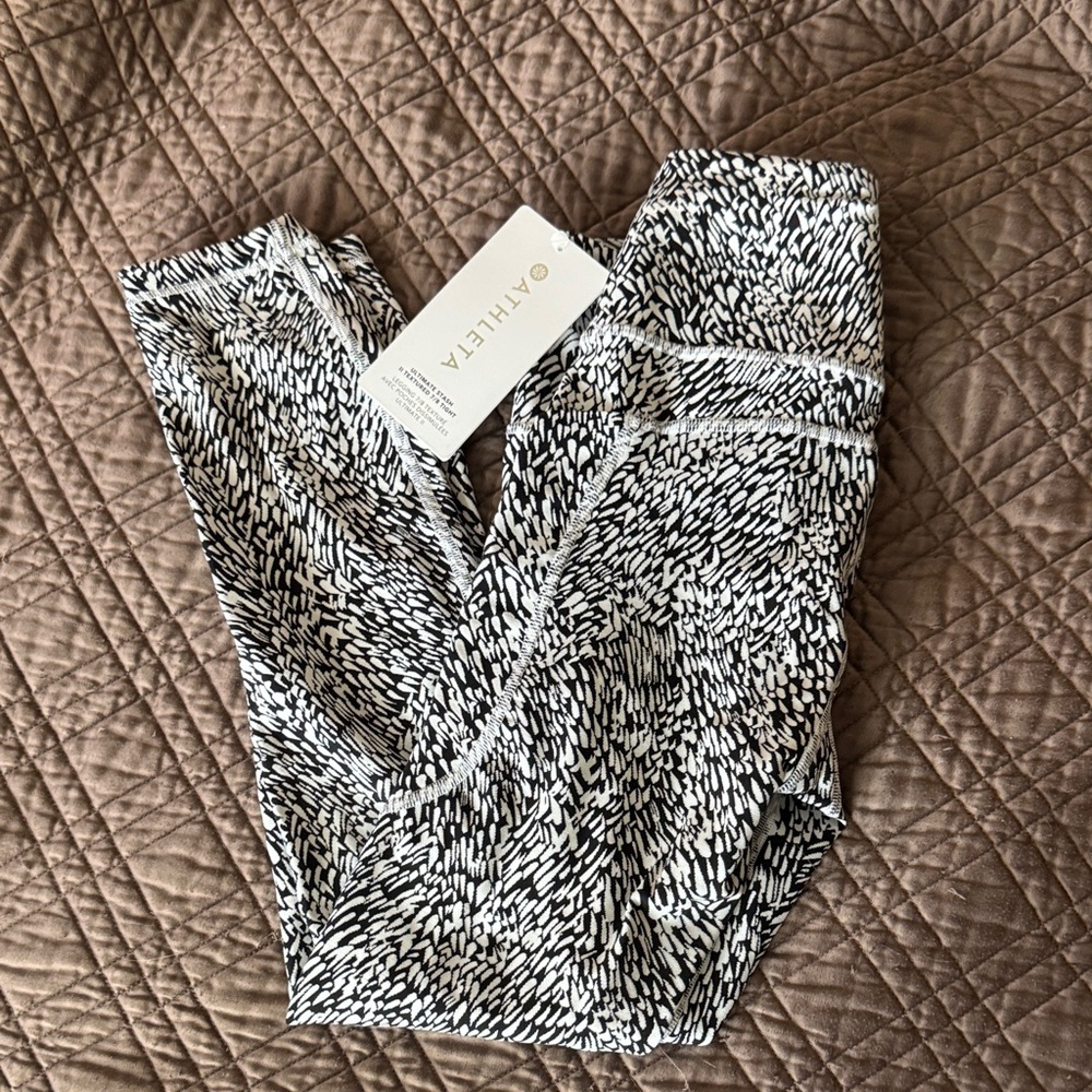 Athleta Ultimate Stash II Textured 7/8 Leggings - brand new